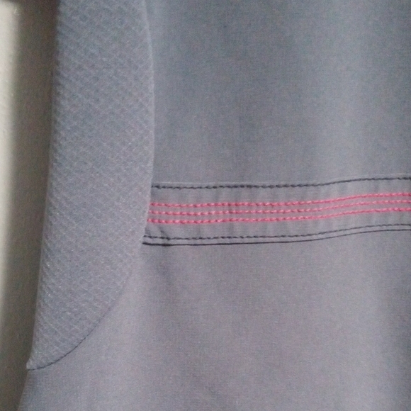 Carhartt Women's Large Gray and Pink Scrub Top - Picture 5 of 6